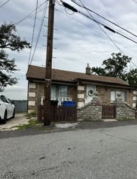 216 Hillcrest Ave, Laurence Harbor, NJ 08879 - #2