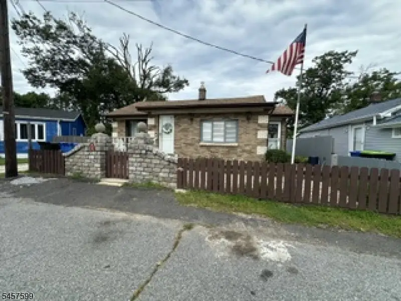 216 Hillcrest Ave, Laurence Harbor, NJ 08879 - #3
