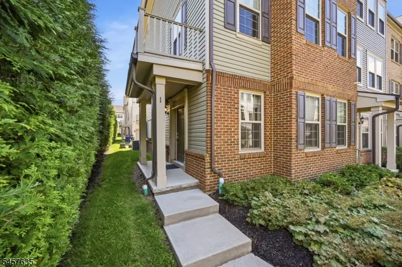 1 Braeburn Ct, Livingston, NJ 07039 - #2