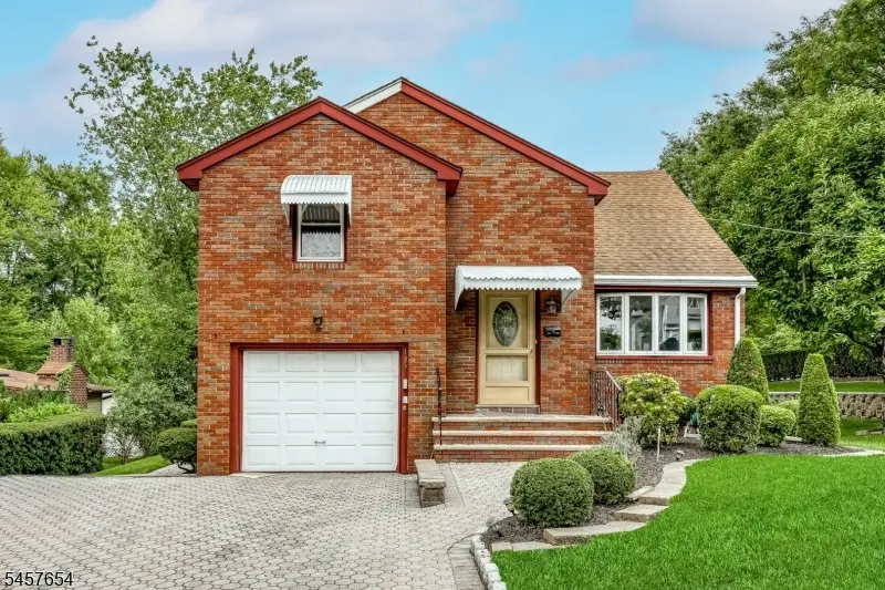 105 Arnot Pl, Paramus, NJ 07652 - #1