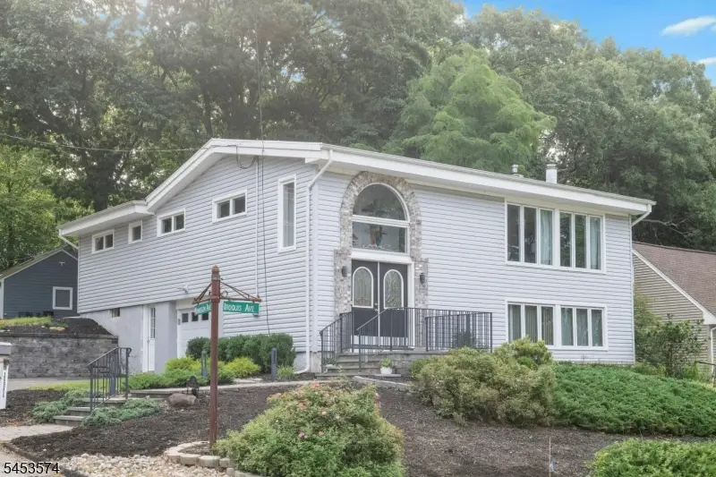 11 Iroquois Ave, White Meadow Lake, NJ 07866 - #1