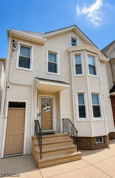 87 Darcy St, Newark City, NJ 07105