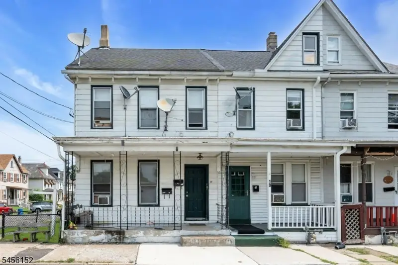17 Railroad Ave, Phillipsburg, NJ 08865 - #3