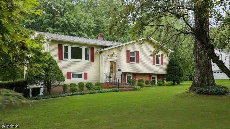 37 Ambar Pl, Bernardsville, NJ 07924 - #1