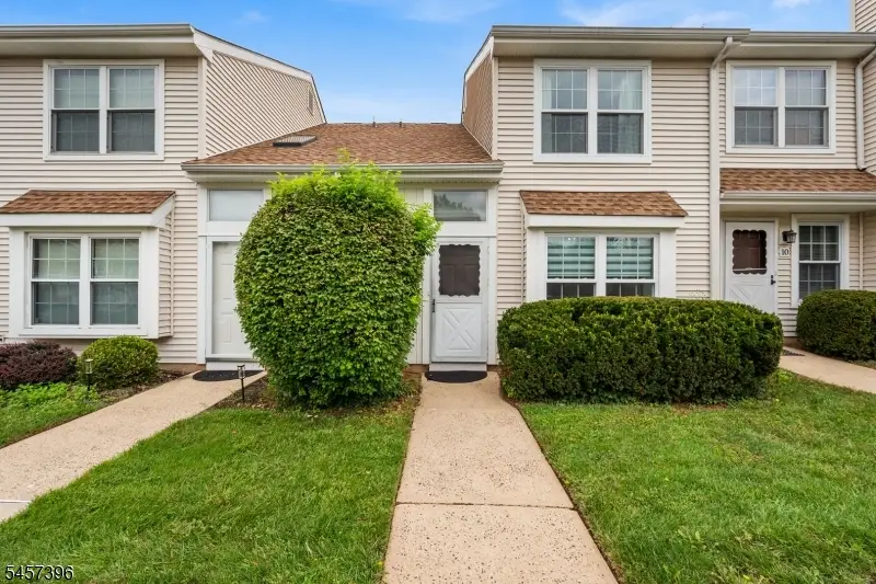 11 Canterbury Cir, Franklin, NJ 08873 - #1