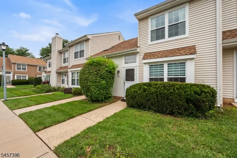 11 Canterbury Cir, Franklin, NJ 08873 - #2