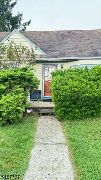 39 Windsor Dr, East Brunswick Twp., NJ 08816