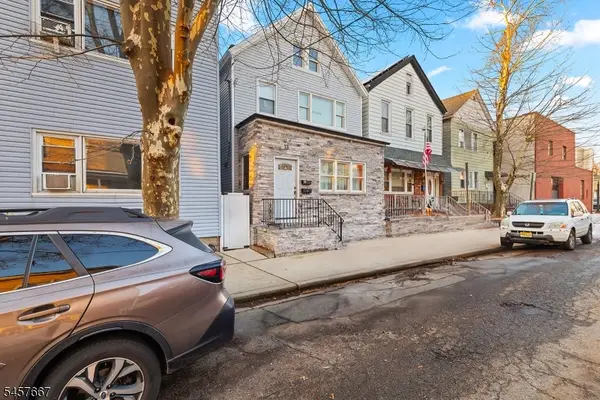 13 Meadow St, Bayonne City, NJ 07002