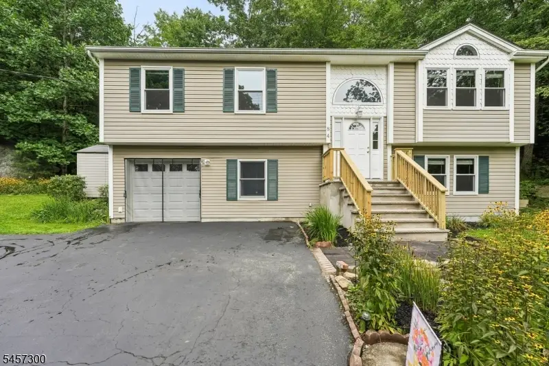 84 Fairlawn Dr, Upper Greenwood Lake, NJ 07421 - #1