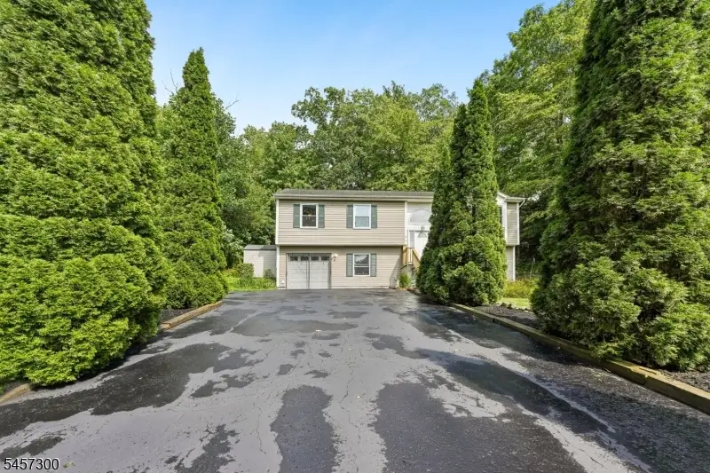 84 Fairlawn Dr, Upper Greenwood Lake, NJ 07421 - #2