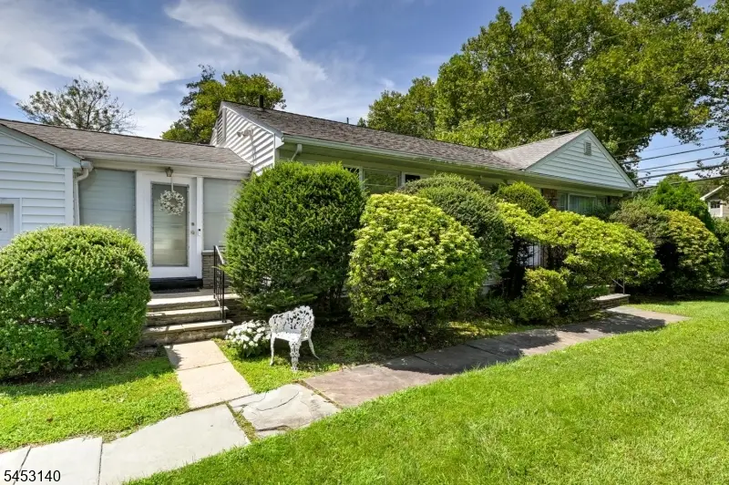 271 Summit Rd, Mountainside, NJ 07092 - #3