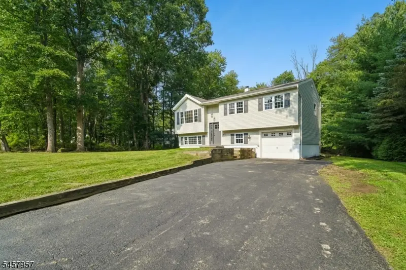 41 Paula Dr, Washington, NJ 07853 - #3