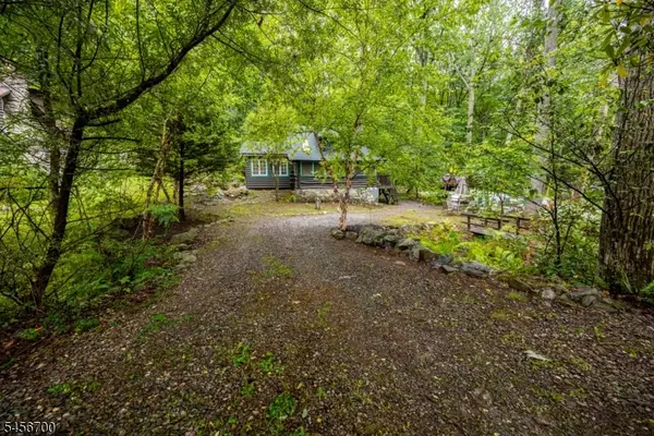 8 Mountainside Dr, Vernon Twp., NJ 07461