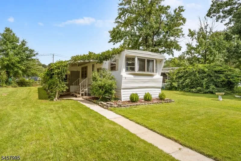 3 Carol, Kendall Park, NJ 08852 - #1