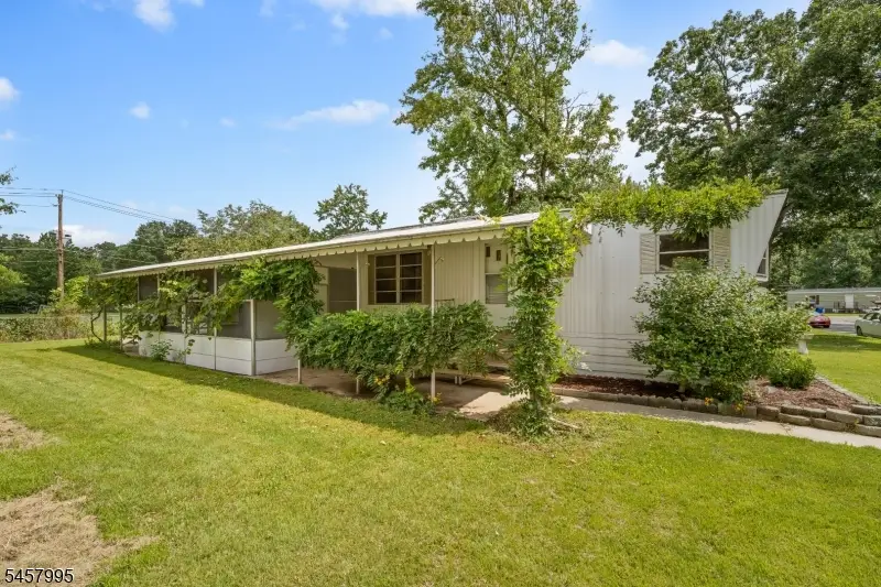 3 Carol, Kendall Park, NJ 08852 - #2