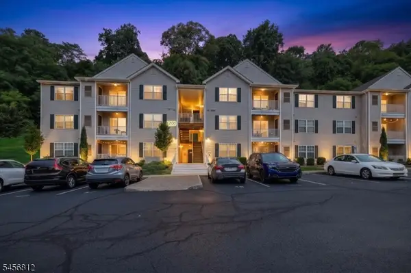 1233 King Ct, Green Brook Twp., NJ 08812
