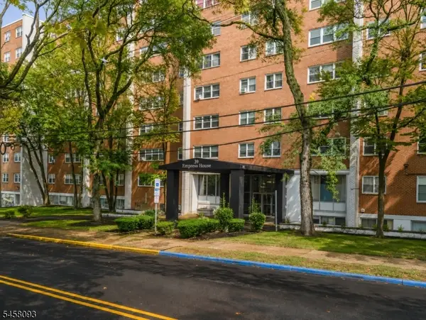 39 E 39th St, Paterson City, NJ 07514
