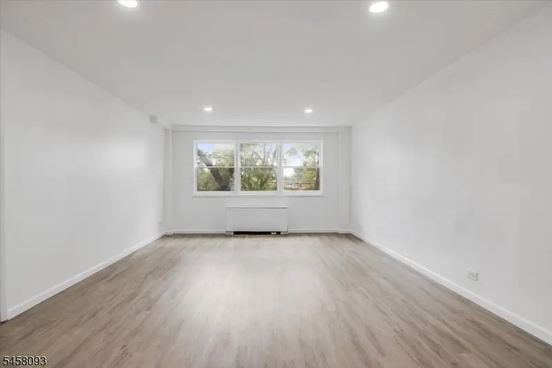 39 E 39th St, Paterson, NJ 07514 - #2