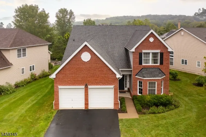 24 Bluffs Ct, Hamburg, NJ 07419 - #1