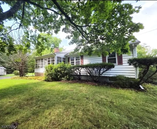 13 Den Herder Dr, Franklin Twp., NJ 08873