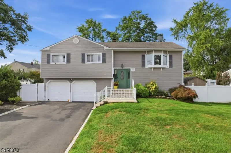105 Osceola Ave, Middlesex, NJ 08846 - #1