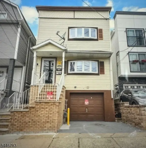 225 Palmer St, Elizabeth City, NJ 07202