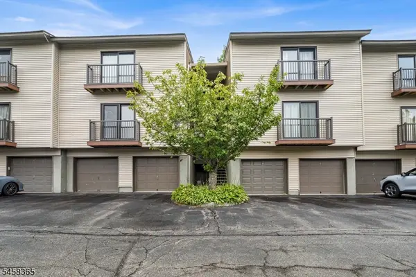209 Spruce Hills Dr, Glen Gardner Boro, NJ 08826