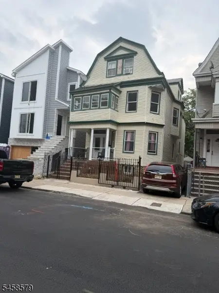 196 Amherst St #2, East Orange City, NJ 07018