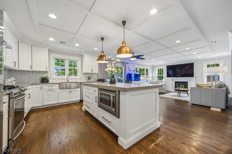 9 Burnet Hill Rd, Livingston, NJ 07039 - #1