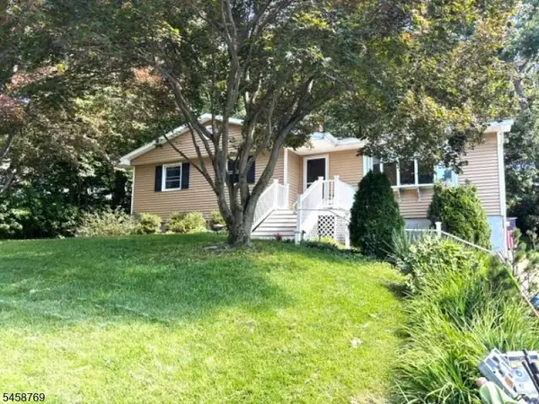 30 Woodlawn Ter, Jefferson Twp., NJ 07849