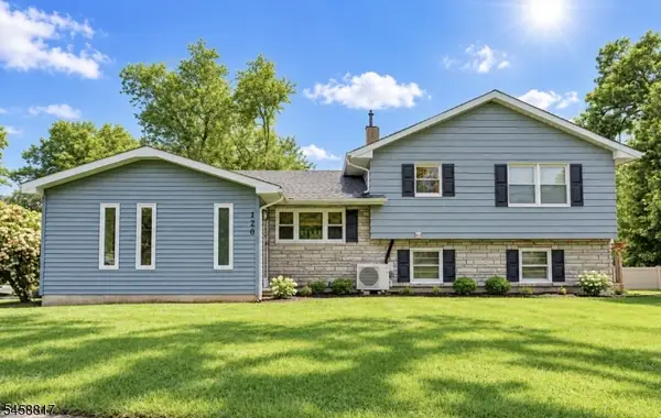 120 E Shawnee Trl, Jefferson Twp., NJ 07849