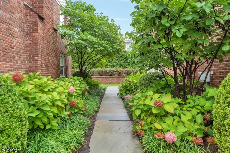 68-86 New England Ave #13, Summit, NJ 07901 - #2
