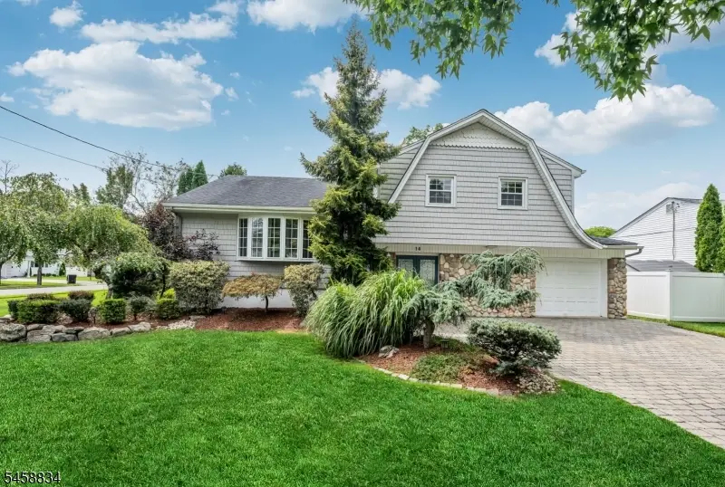 14 Aspen Ct, Paramus, NJ 07652 - #1