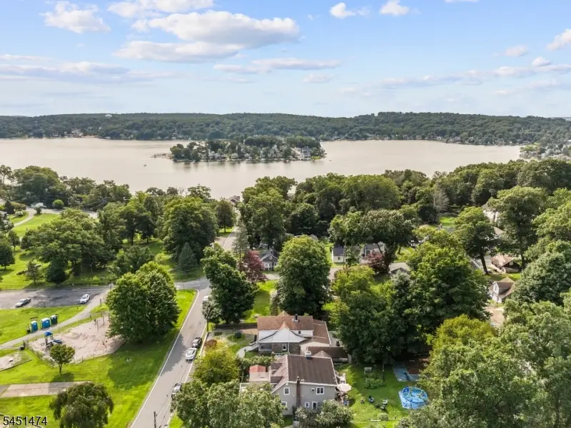 20 Shawnee Rd, Hopatcong, NJ 07843 - #2