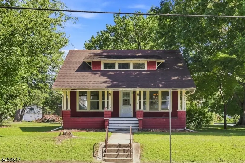 429 Greenwich St, Belvidere, NJ 07823 - #1