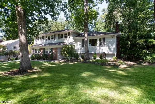 35 Rock Road West, Green Brook Twp., NJ 08812