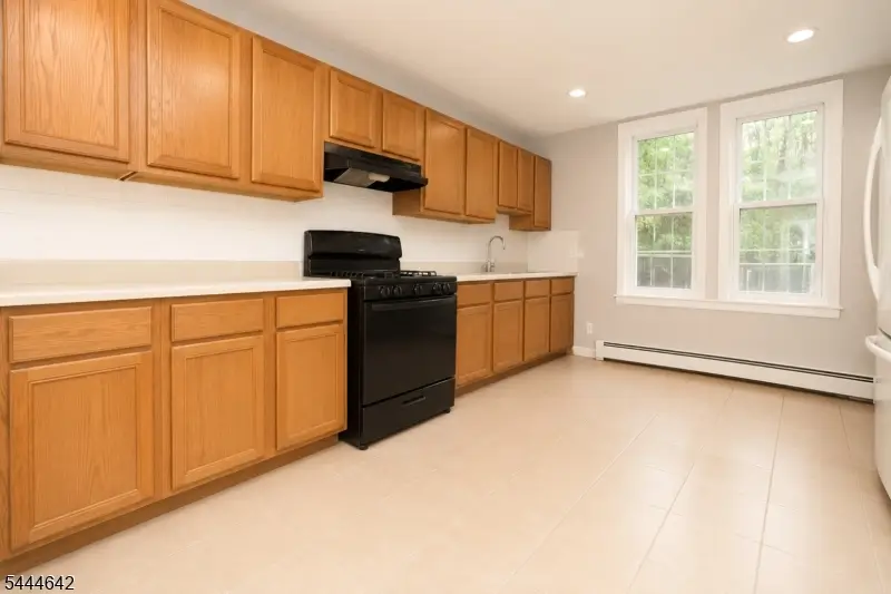 444 S 19th St, Newark, NJ 07103 - #3