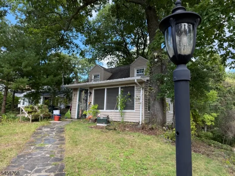 11 Skytop Rd, Hopatcong, NJ 07821 - #1