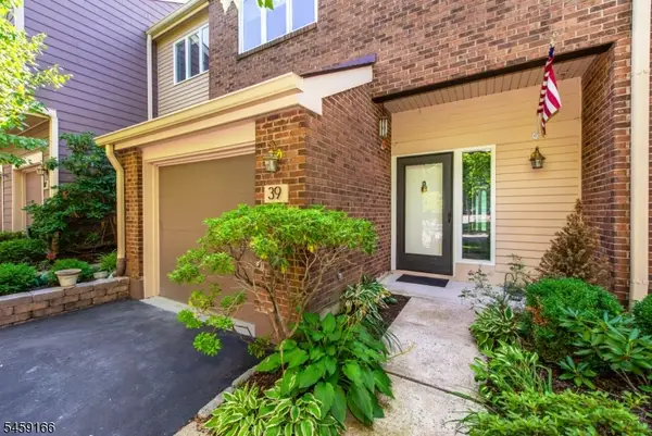 39 Chelsea Ct, Madison Boro, NJ 07940