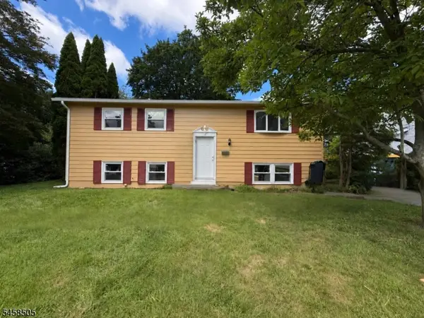 14 Orchard St, Newton Town, NJ 07860