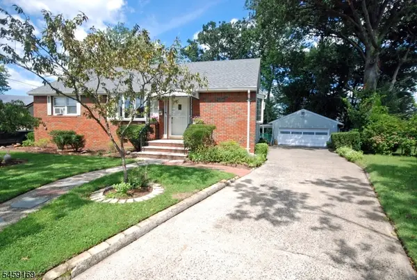 42 Oak Ridge Rd, Clifton City, NJ 07013