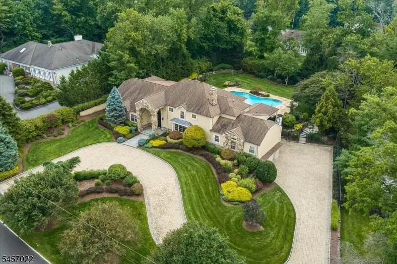 25 Notch Hill Dr, Livingston, NJ 07039 - #1