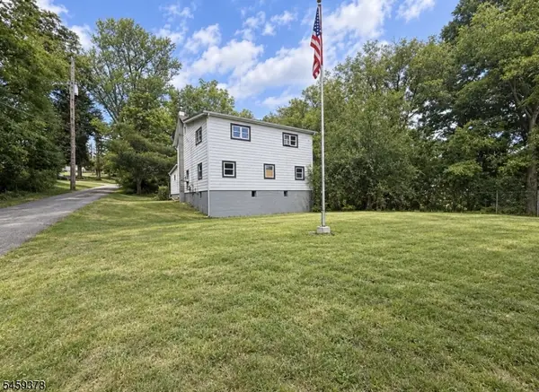 4 Robin Hill Ln, Hampton Boro, NJ 08827