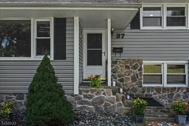 37 Continental Ave, Morristown, NJ 07960 - #2