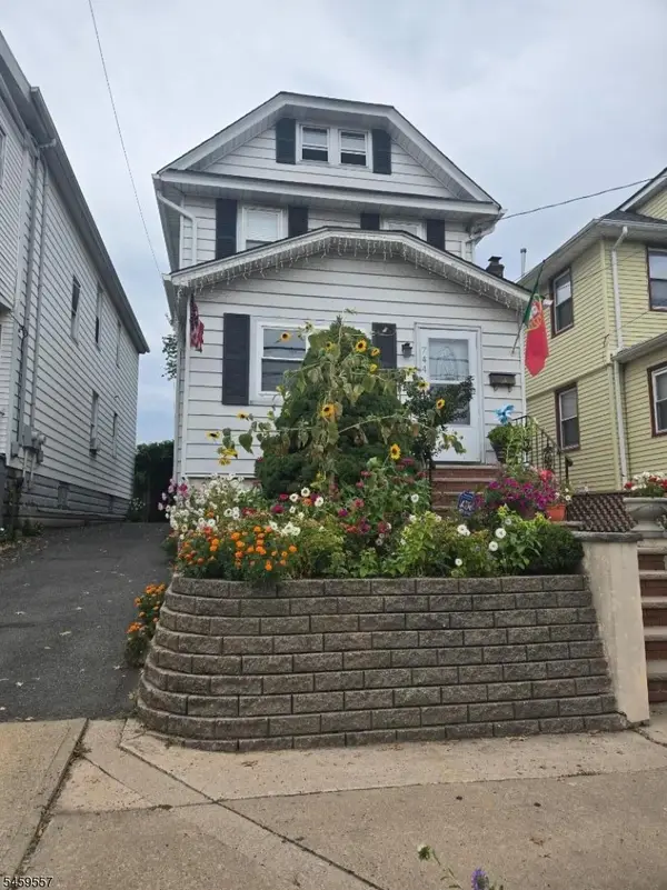 744 Van Buren Ave, Elizabeth City, NJ 07201