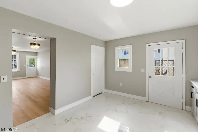 26 W 2nd St, Florence, NJ 08518 - #3