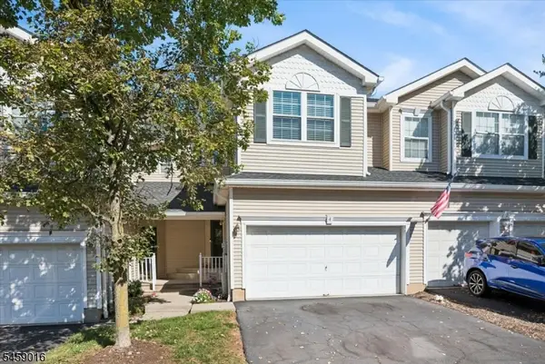 4 Old Orchard Ct, Clinton Town, NJ 08809