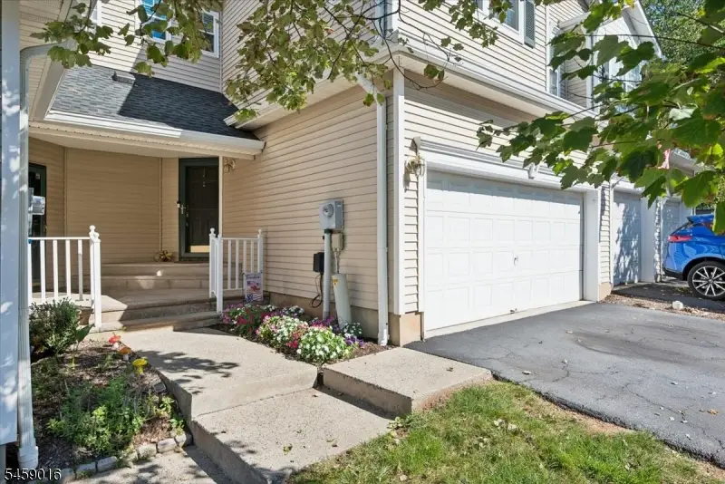 4 Old Orchard Ct, Clinton, NJ 08809 - #2