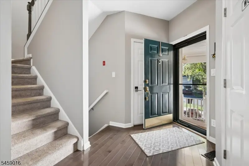 4 Old Orchard Ct, Clinton, NJ 08809 - #3
