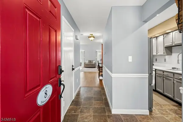 8 Delaware Ln, Branchburg Twp., NJ 08876
